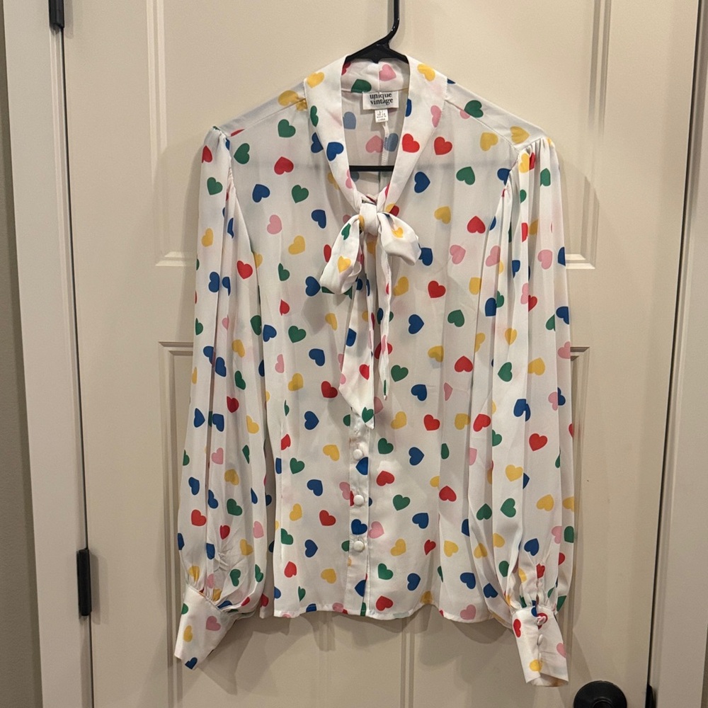 ❤️💙🩷Adorable Unique Vintage Blouse